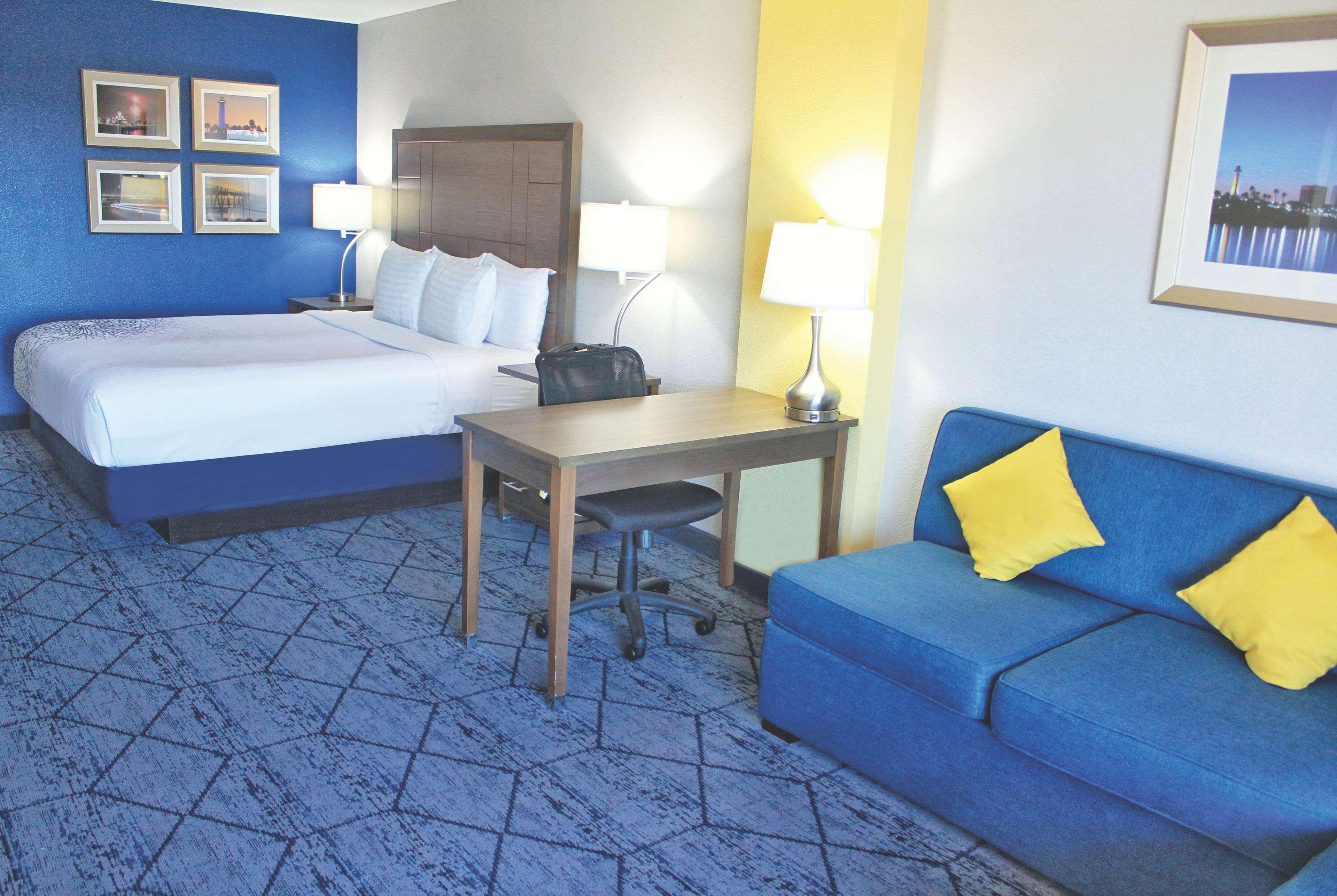 La Quinta By Wyndham Ne Long Beach/Cypress Hawaiian Gardens Exterior foto