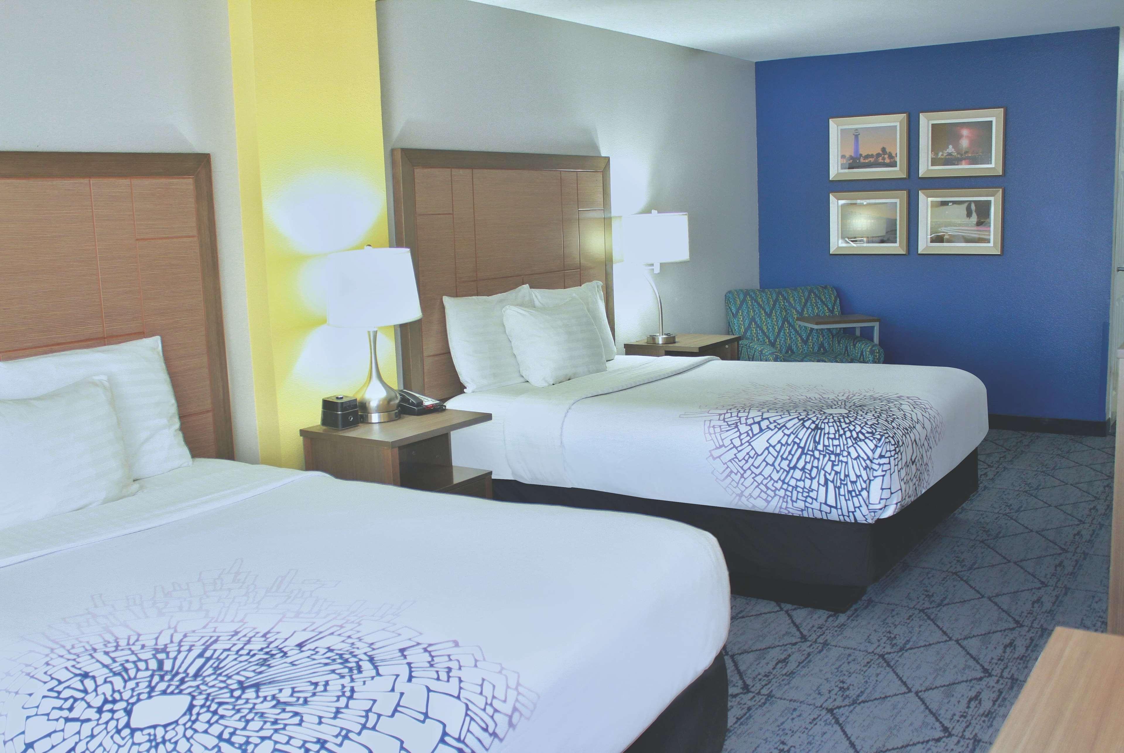 La Quinta By Wyndham Ne Long Beach/Cypress Hawaiian Gardens Exterior foto