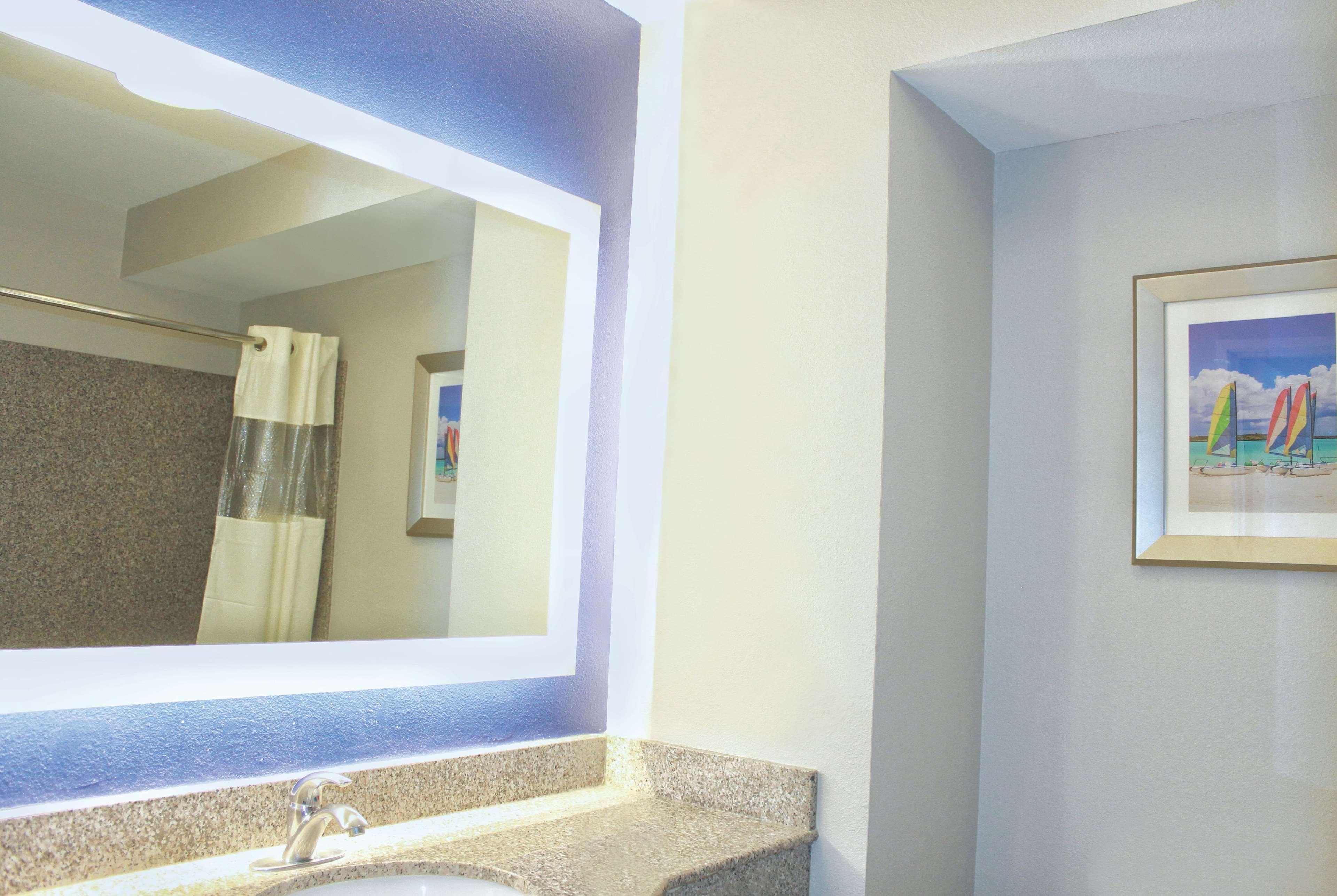 La Quinta By Wyndham Ne Long Beach/Cypress Hawaiian Gardens Exterior foto